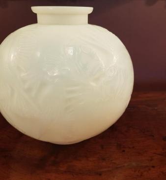 Impressive 1920's Lalique ' Poissons' Opalescent Vase