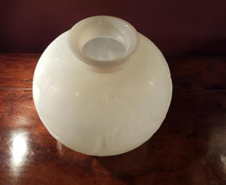 Impressive 1920's Lalique ' Poissons' Opalescent Vase - Image 2