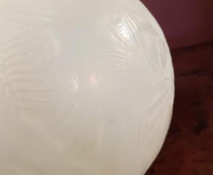 Impressive 1920's Lalique ' Poissons' Opalescent Vase - Image 3