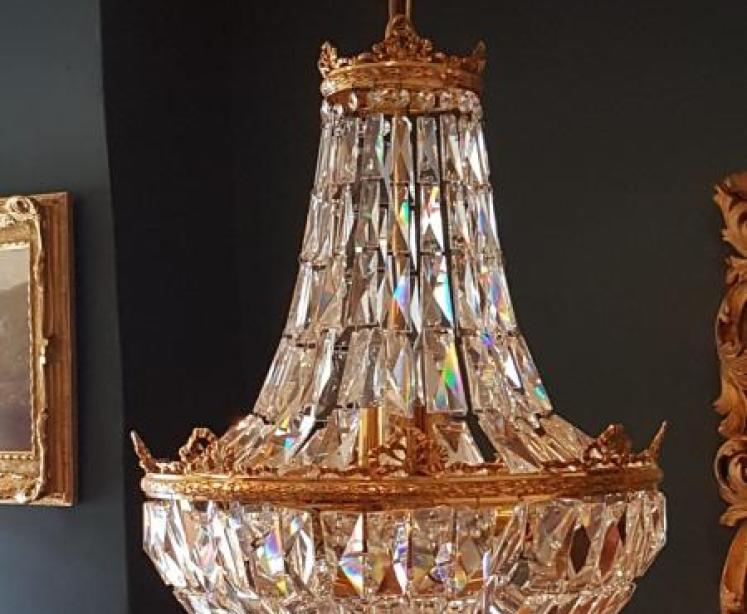 Superb Edwardian Cut Crystal and Gilt Bronze Chandelier  - Image 1