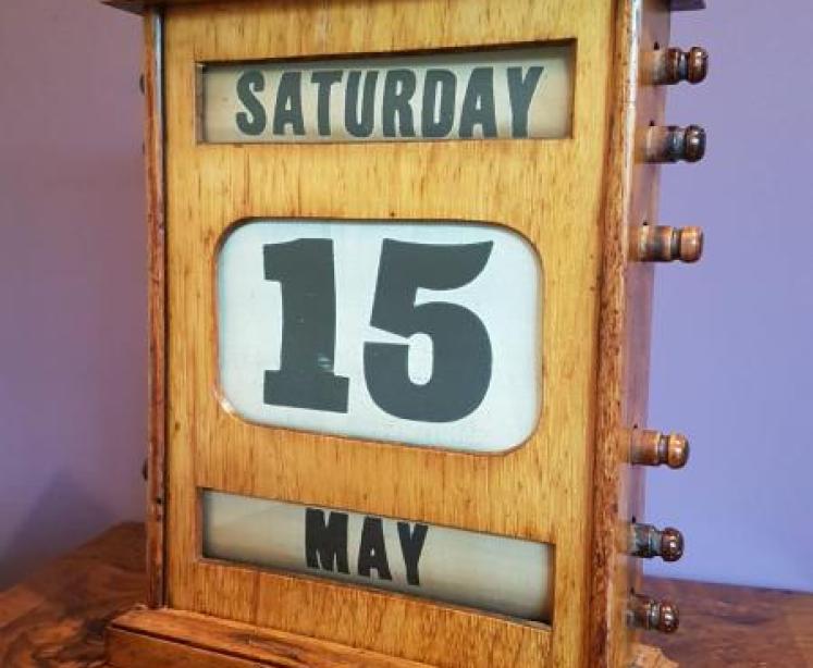 Large Victorian Oak Perpetual Desk Calendar - Image 1
