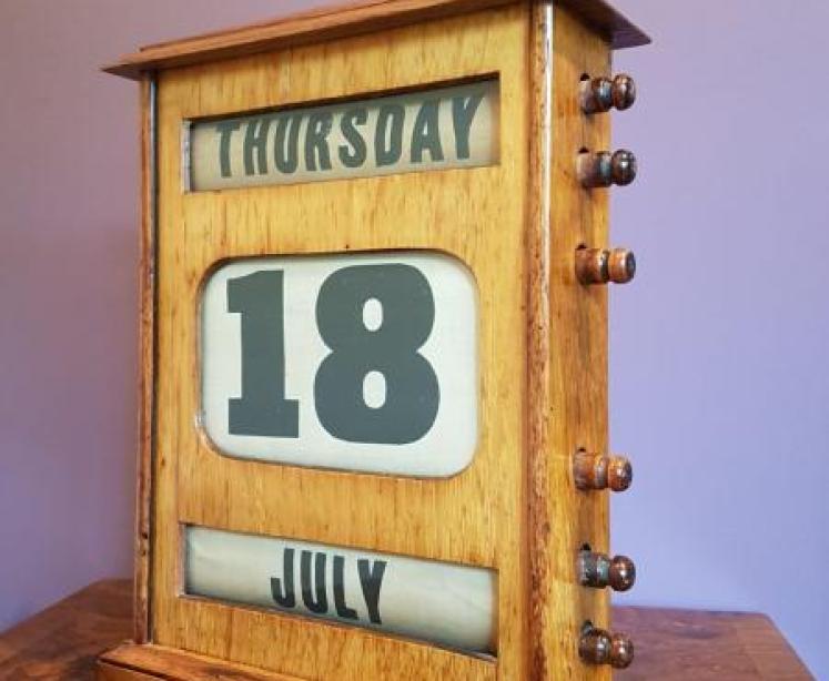 Large Victorian Oak Perpetual Desk Calendar - Image 5