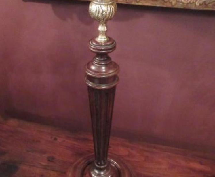 Fine Pair of George III Antique Mahogany Candlesticks - Image 2