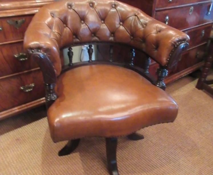 Late Victorian Leather Buttoned Captain's Armchair - Image 1