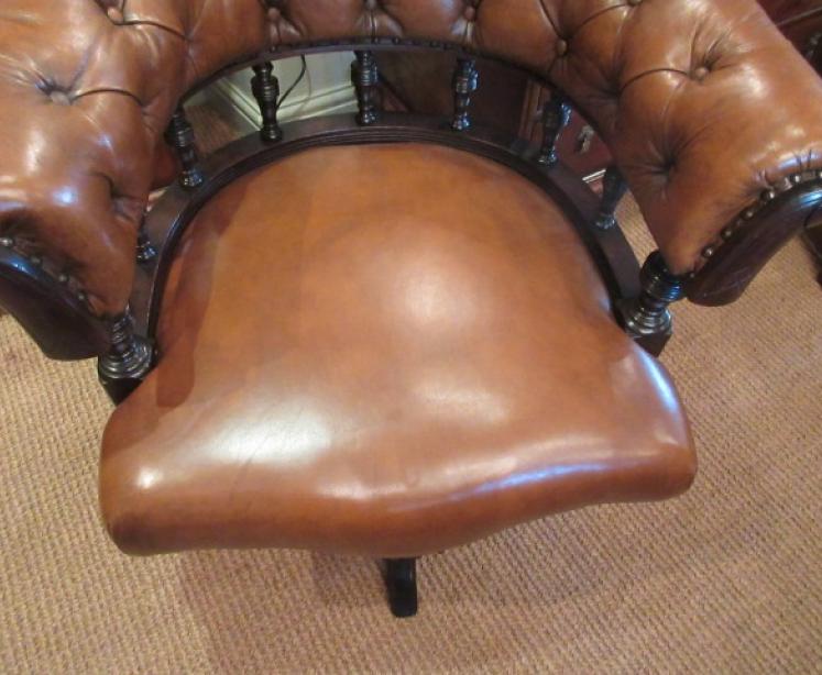 Late Victorian Leather Buttoned Captain's Armchair - Image 3