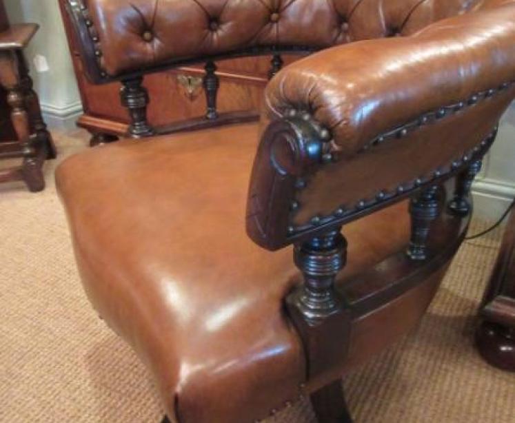 Late Victorian Leather Buttoned Captain's Armchair - Image 4