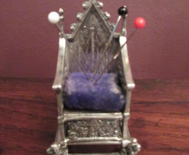 Edwardian Antique Silver 'Throne' Novelty Pin Cushion - Image 5