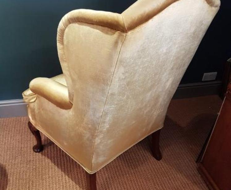 Fine Victorian Walnut Cabriole Leg Wing Back Arm Chair - Image 2