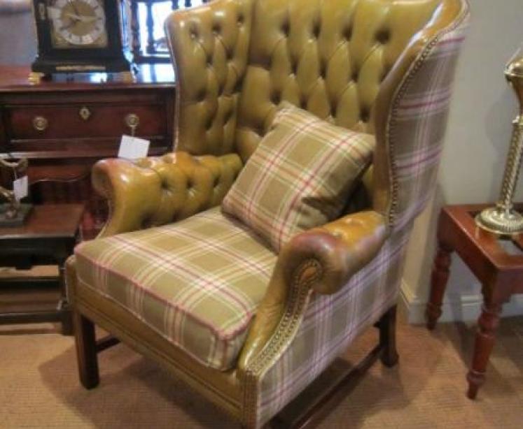 Superb Edwardian Leather Buttoned Wing Armchair - Image 1