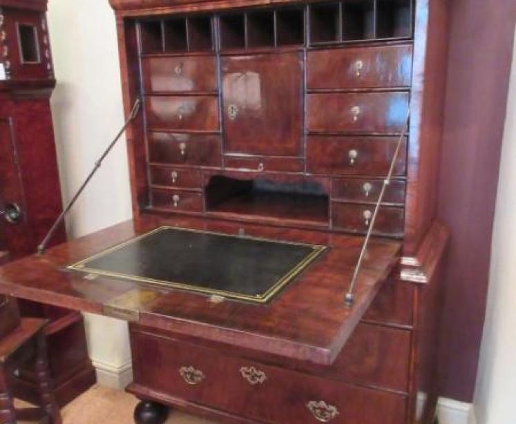 Stunning William & Mary Period Figured Walnut Escritoire - Image 1