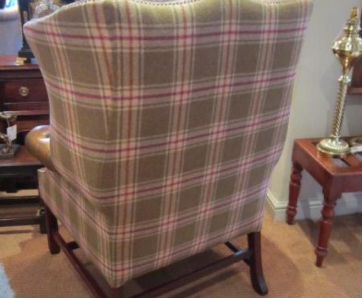 Superb Edwardian Leather Buttoned Wing Armchair - Image 4