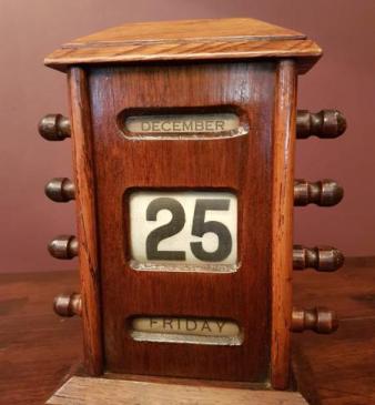 Small Late Victorian Oak Perpetual Desk Calendar