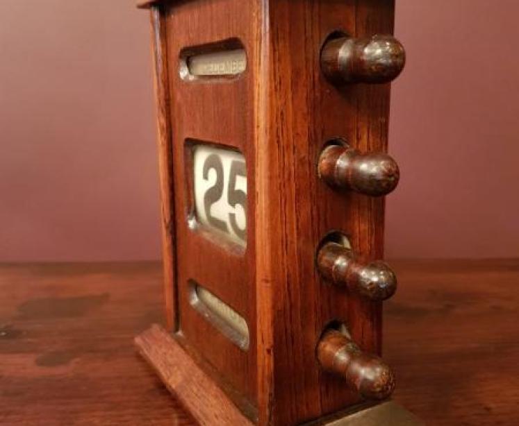 Small Late Victorian Oak Perpetual Desk Calendar - Image 2