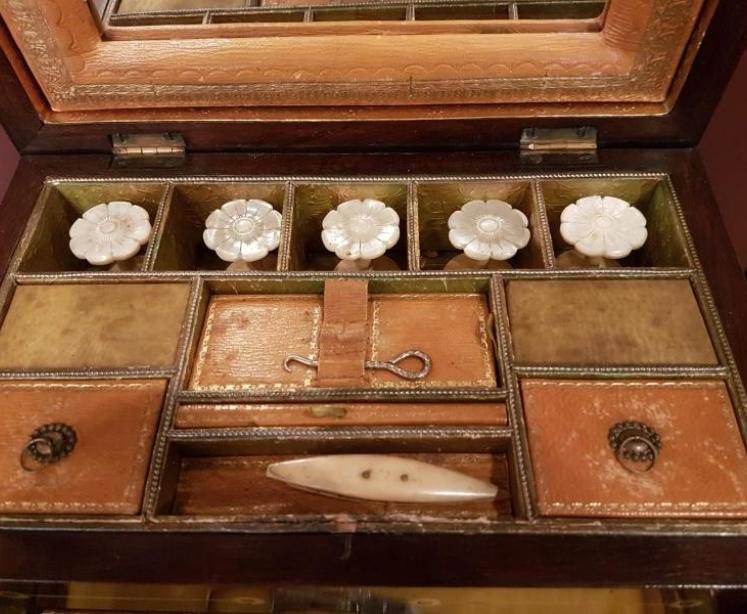 Superb Early Victorian Rosewood Sewing Cabinet - Image 4