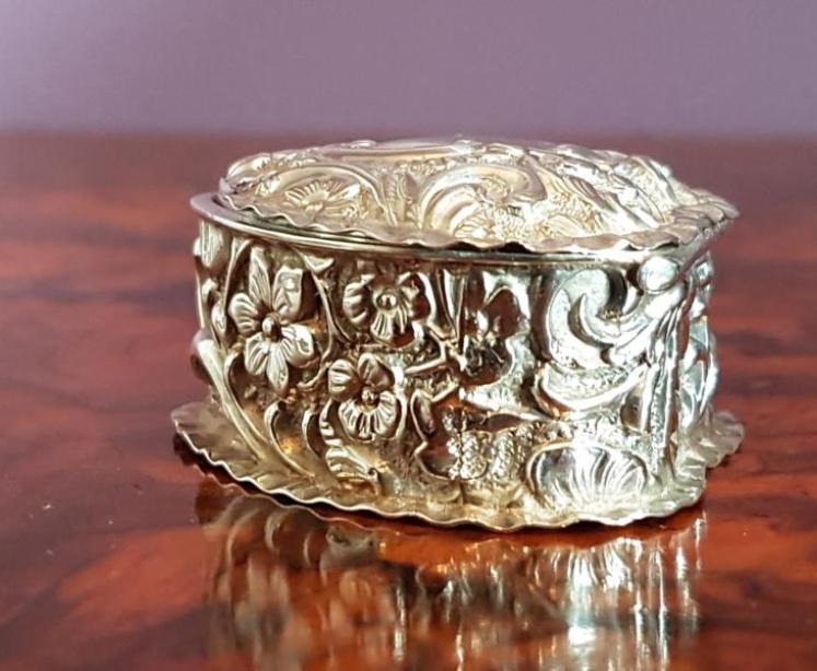 Victorian Silver Heart Shaped Pill Box - Image 4