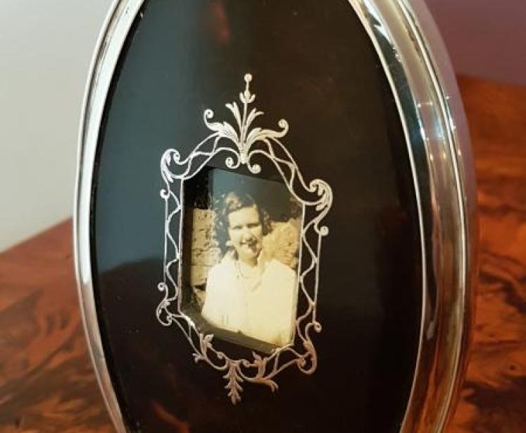 Pair of Silver George V Period and Tortoise Shell Photo Frames - Image 4