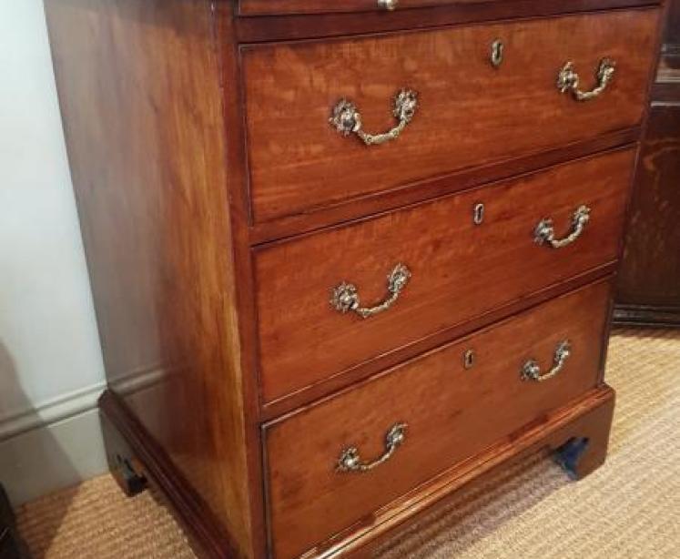 Small George III Figured Mahogany Three Drawer Chest - Image 5