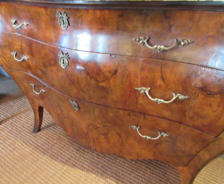 19th Century Antique Walnut Inlaid Bombe Fronted Chest - Image 3