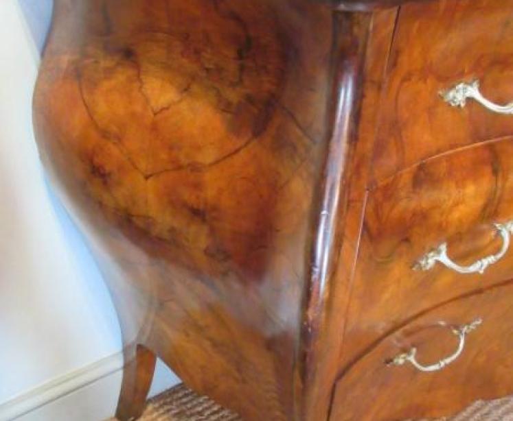 19th Century Antique Walnut Inlaid Bombe Fronted Chest - Image 4