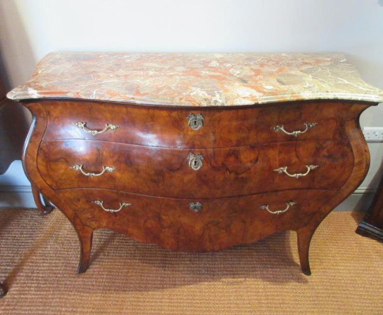 19th Century Antique Walnut Inlaid Bombe Fronted Chest - Image 5
