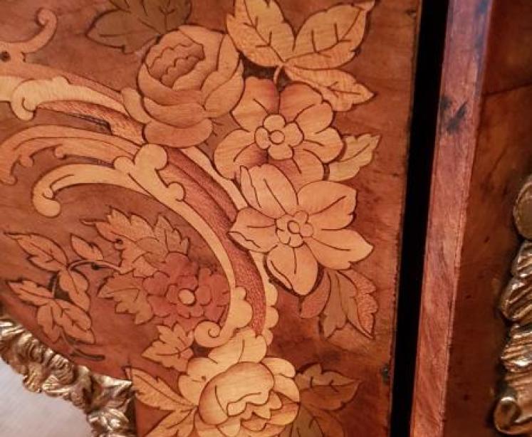 Fine Quality Victorian Inlaid Walnut Mirror Door Side Cabinet - Image 4