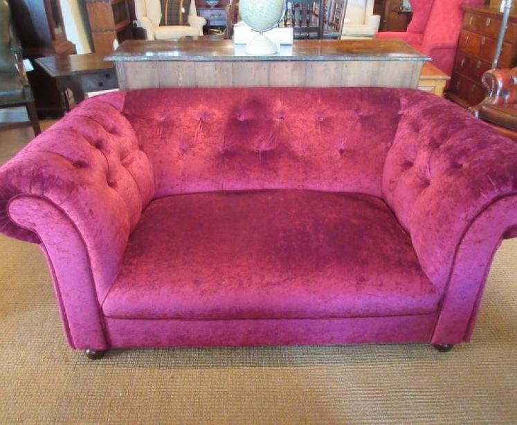 Very Comfortable Victorian Upholstered Chesterfield Settee - Image 1