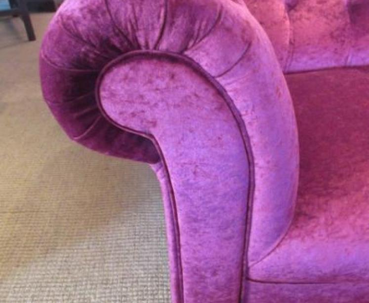 Very Comfortable Victorian Upholstered Chesterfield Settee - Image 2
