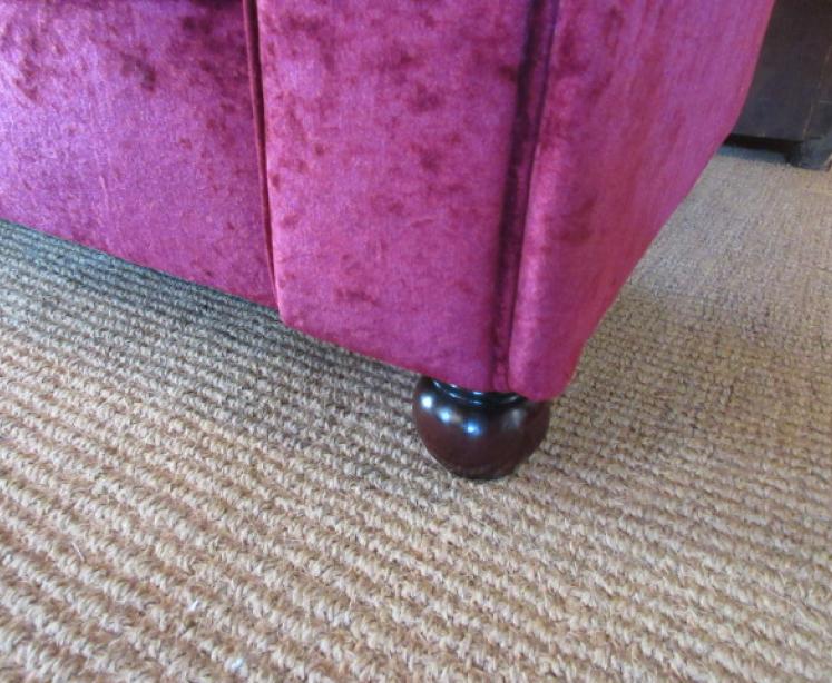 Very Comfortable Victorian Upholstered Chesterfield Settee - Image 3
