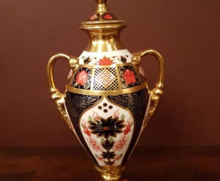 Royal Crown Derby Cigar Pattern Lidded Vase - Image 1