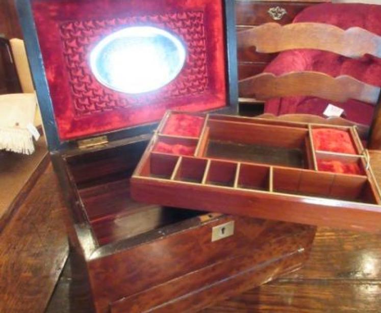 Mid Victorian Amboyna Jewellery Writing Box - Image 4