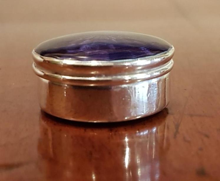 George V Period Purple Enamel Top Silver Pill Box - Image 2