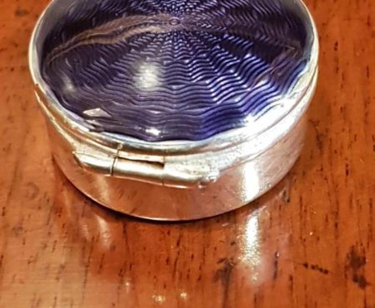 George V Period Purple Enamel Top Silver Pill Box - Image 4