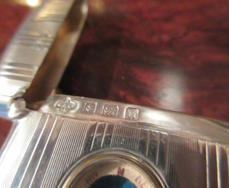 George V Period Antique Silver Vesta with Compass - Image 3
