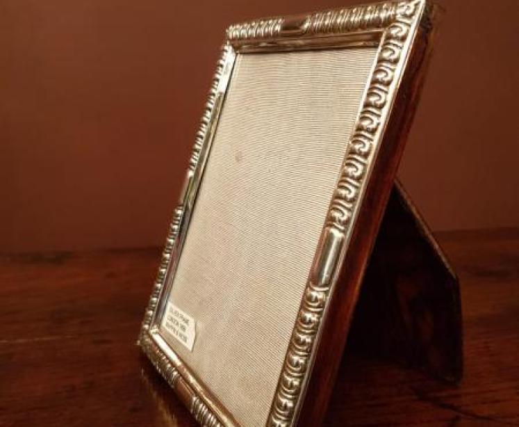 Victorian Silver Photo Frame by Mappin and Webb - Image 3