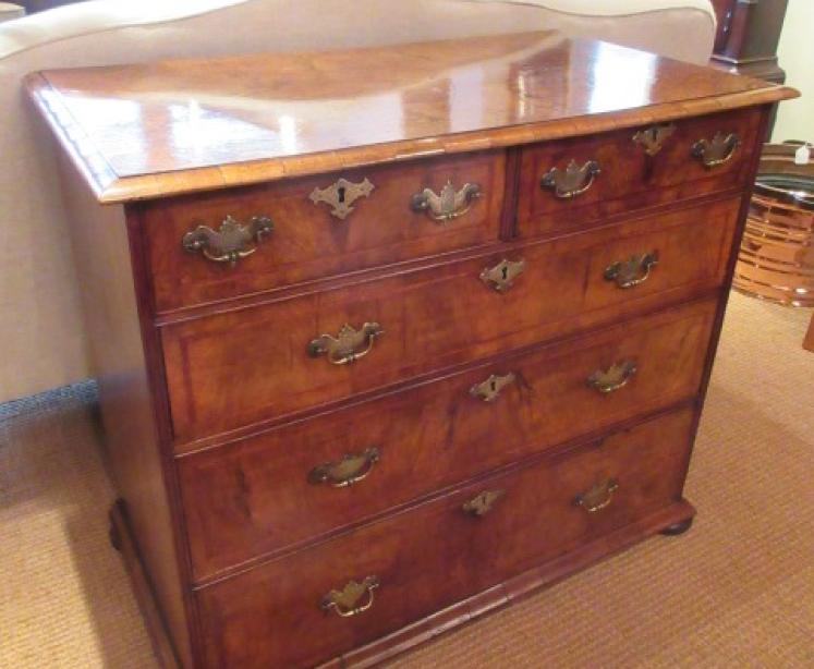 George I Period Figured Walnut Chest of Drawers - Image 1