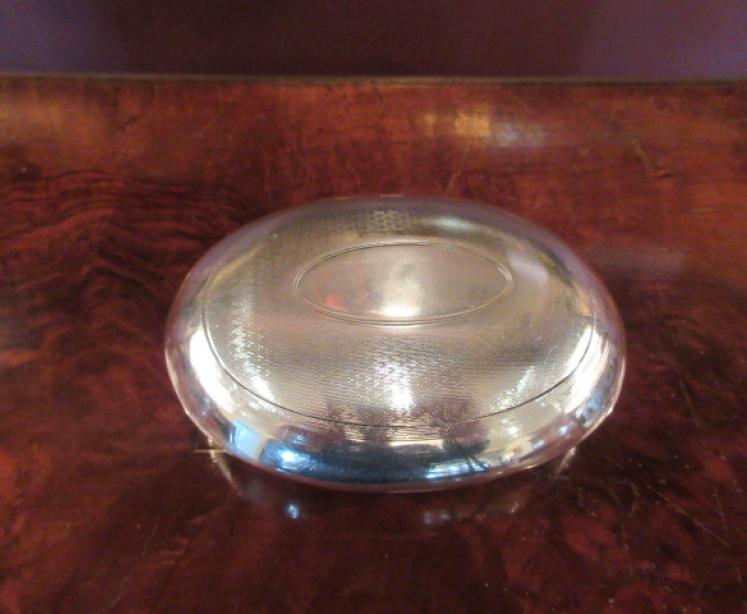Antique Silver Lozenge Shaped Squeeze Opening Table Snuff Box - Image 1