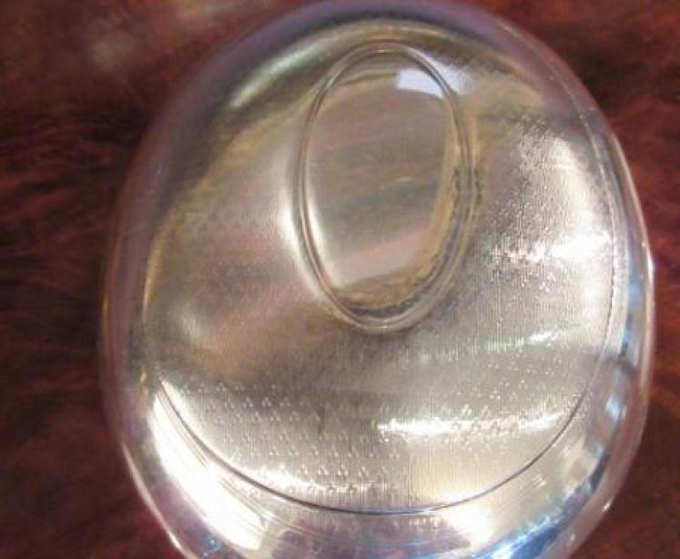 Antique Silver Lozenge Shaped Squeeze Opening Table Snuff Box - Image 2