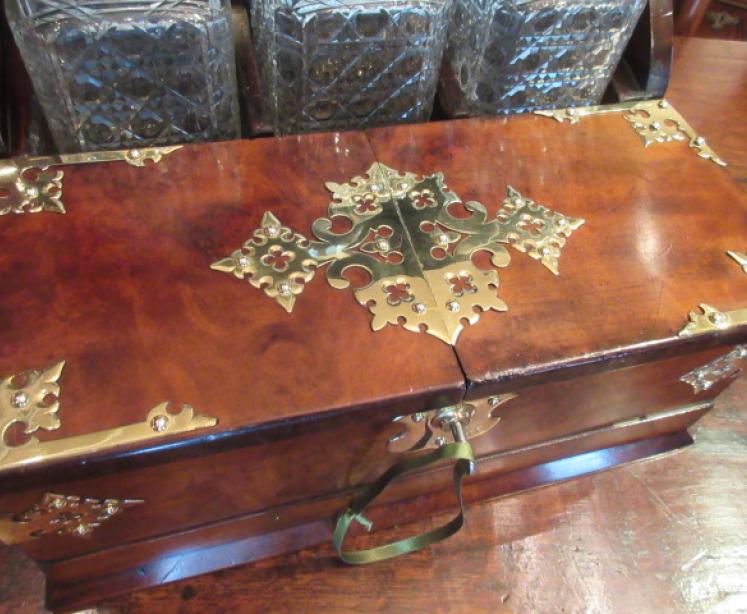 Superb Antique Burr Walnut 'After Dinner' Tantalus' - Image 5