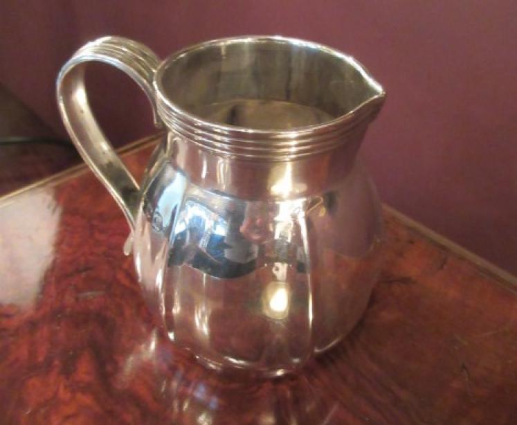 Edwardian Silver Shaped Cream Jug - Image 2