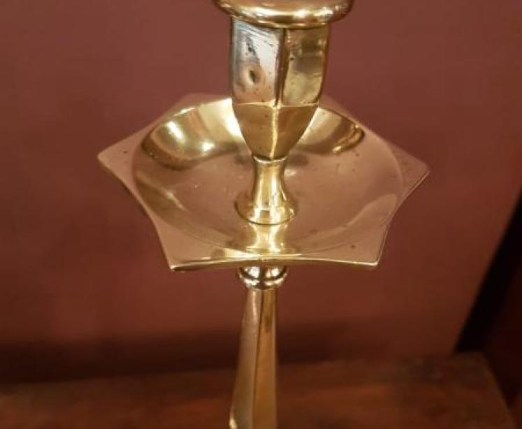 Pair Of Elegant Regency Brass Candlesticks - Image 2