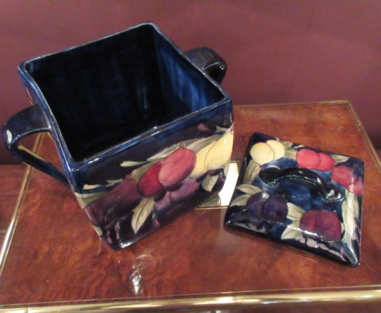 Moorcroft Wisteria Twin Handled Box & Cover - Image 5