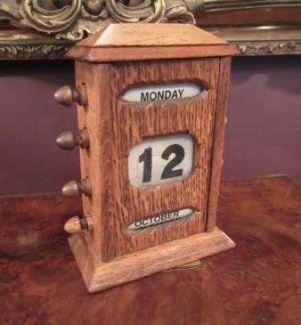  Antique Polished Oak Perpetual Desk Calendar