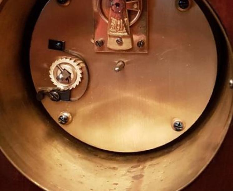 Elegant Art Nouveau Period Inlaid Mantel Clock - Image 4