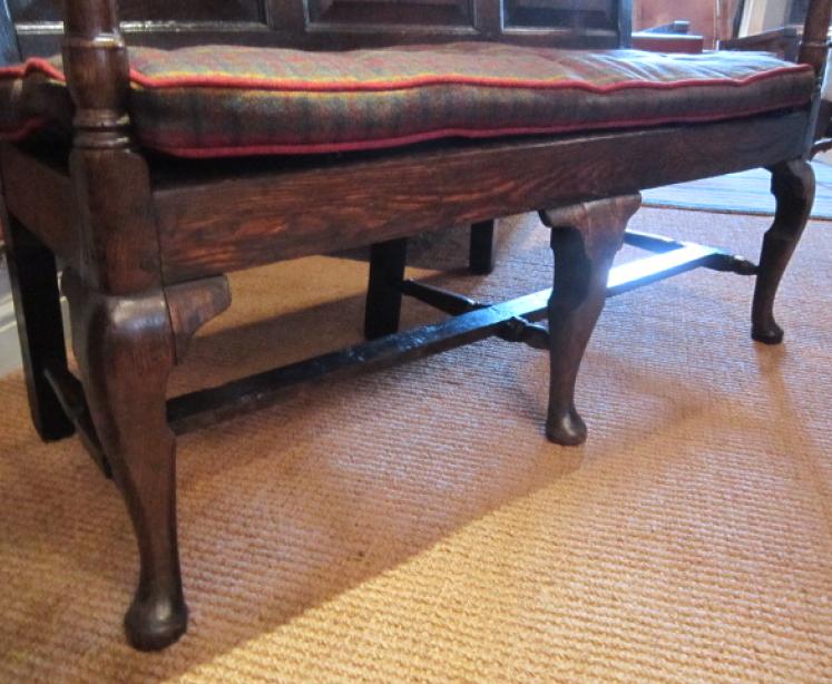 Original George II Period Oak Panelled Settle - Image 3
