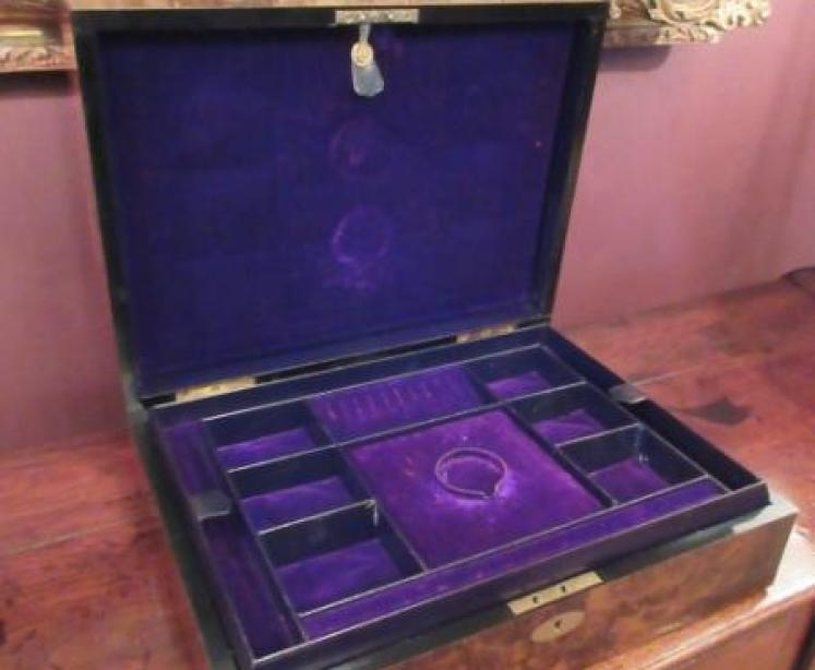 Superb Early Victorian Burr Walnut Jewellery Box - Image 3