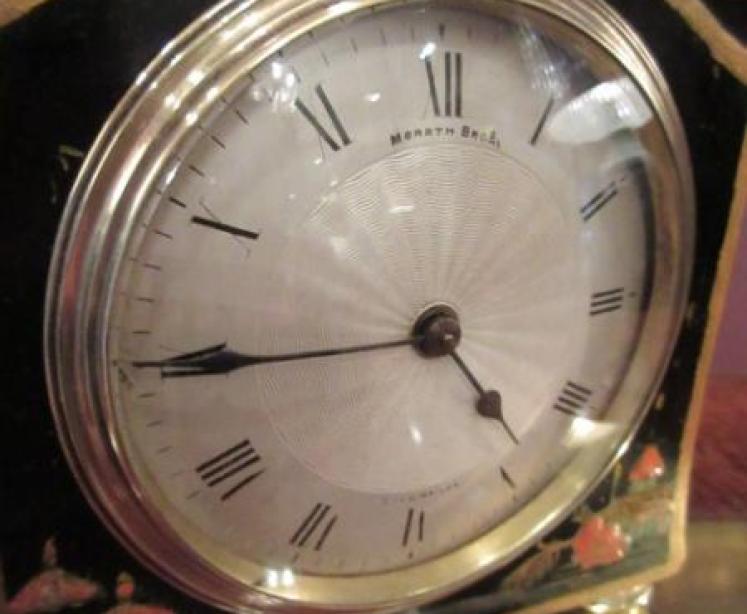 Small Edwardian Chinoiserie Lacquered Mantel Clock - Image 3