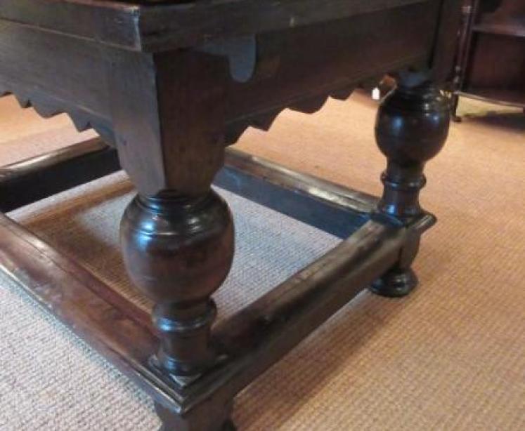 William & Mary Period Oak Extending Refectory Table - Image 4