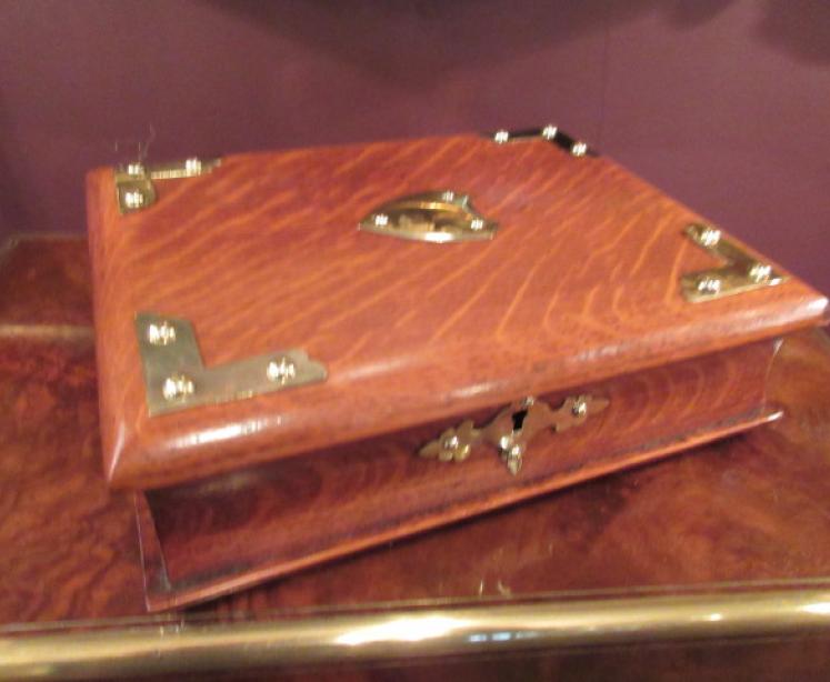 Antique Polished Oak 'Book' Games Case - Image 3