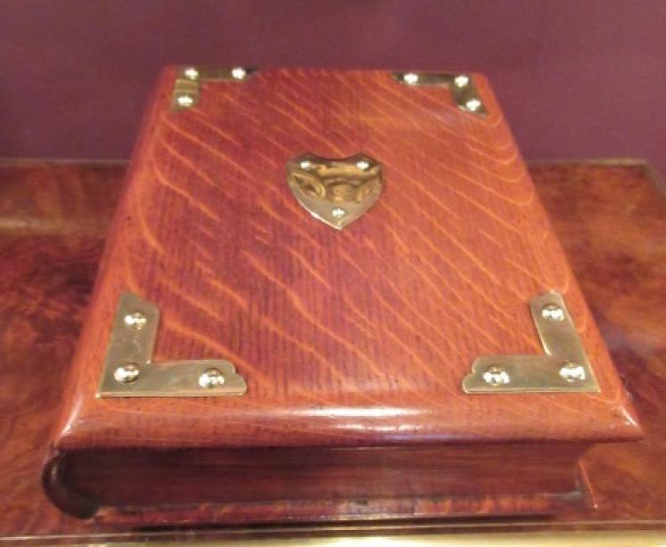 Antique Polished Oak 'Book' Games Case - Image 5