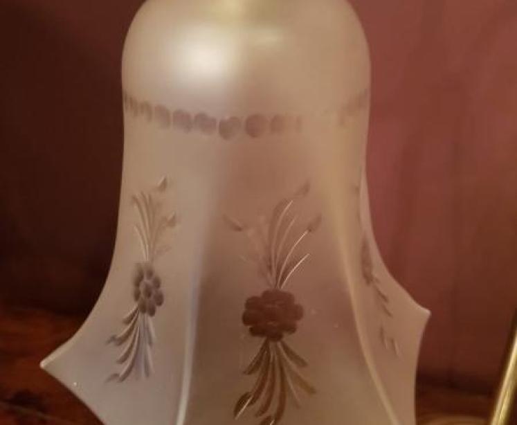 Elegant Antique Brass Rise and Fall Table Lamp - Image 2